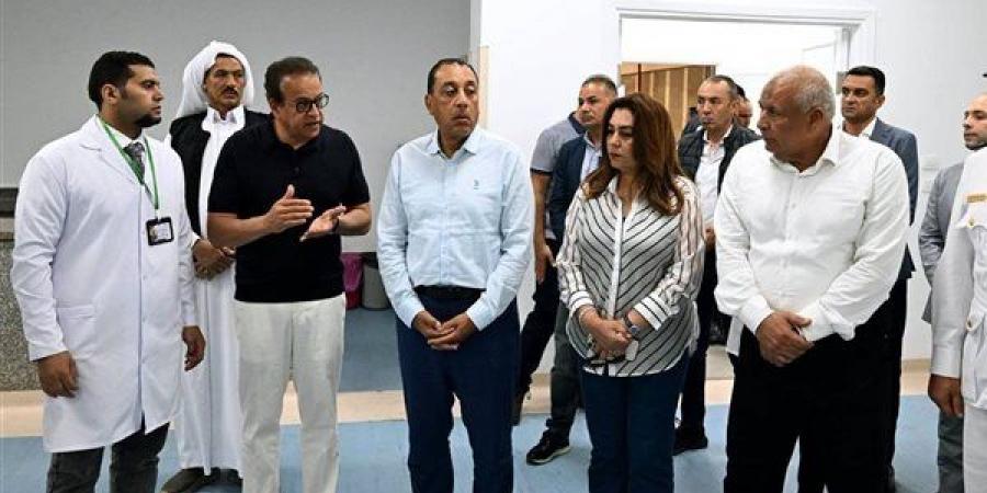 في مستهل جولته بمطروح، مدبولي يتفقد أعمال تطوير ورفع كفاءة مستشفى رأس الحكمة المركزي