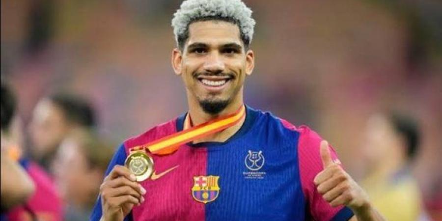 فان دايك يعلق على انضمام مدافع برشلونة إلى ليفربول