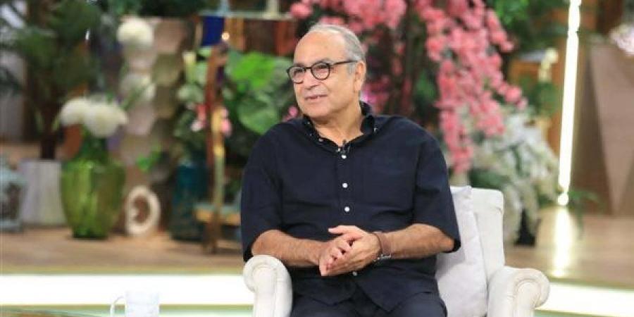 الفنان أحمد كمال وطاقم تمريض مستشفى التأمين الصحي في "معكم منى الشاذلي" غدًا