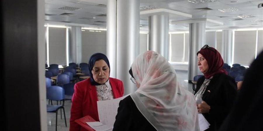 لجنة قطاع الدراسات الصيدلية تتفقد الإمكانات والتجهيزات لكلية الصيدلة بجامعة بنها بالعبور