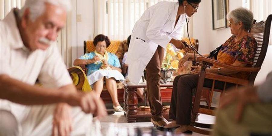 رسوم تصل لـ 100 ألف، تفاصيل ترخيص مؤسسات رعاية المسنين وفقا للقانون