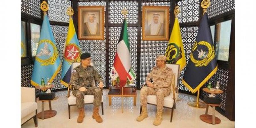 رئيس الأركان بحث مع الملحق العسكري لكوريا الجنوبية تطوير التعاون الدفاعي