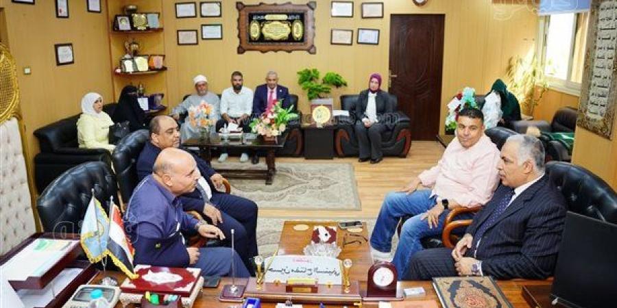 محافظ مطروح يعلن انطلاق الدراسة بكلية العلوم الإنسانية الأزهرية بنين للعام الدراسي الجديد