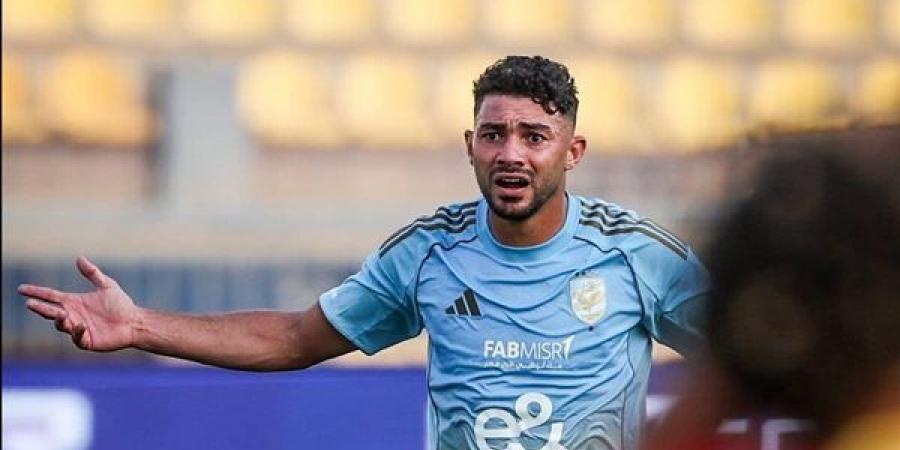 رحيل مدافع الأهلي إلى بيراميدز، هل تتم الصفقة بنهاية الموسم؟