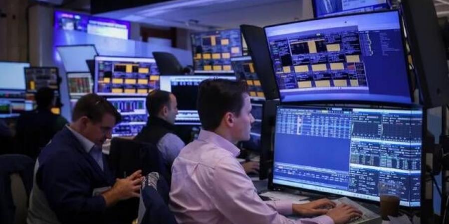 انخفاض أسعار النفط يُنعش الأسهم العالمية ويهدئ موجة بيع السندات